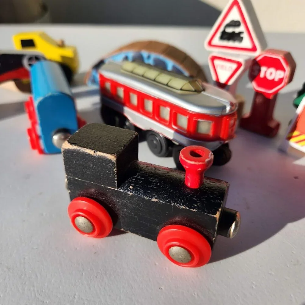 Bundle of Train Table Accessories Trains Toys Signals Vehicles Comes from a pet-